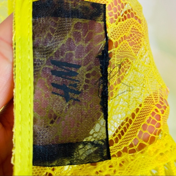 H&M Beautiful Neon Yellow Lace Dress Size 6 - Picture 3 of 8